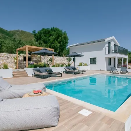 - Heated Pool With Stunning Views, By Zantewize