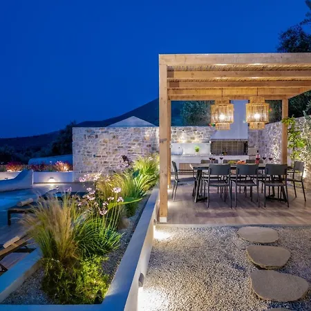 - Heated Pool With Stunning Views, By Zantewize *