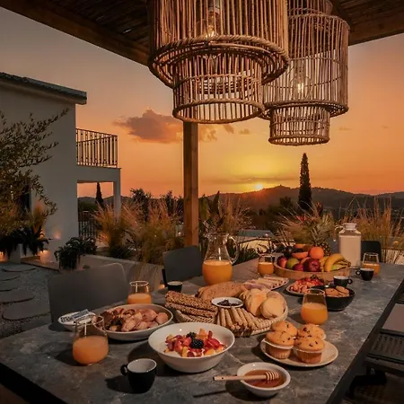 빌라 - Heated Pool With Stunning Views, By Zantewize