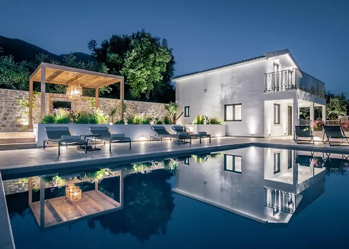 Villa - Heated Pool With Stunning Views, By Zantewize