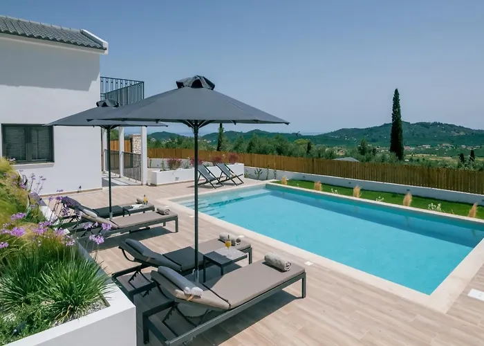 - Heated Pool With Stunning Views, By Zantewize Villa
