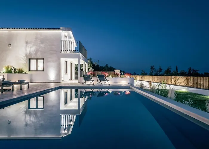 - Heated Pool With Stunning Views, By Zantewize Villa