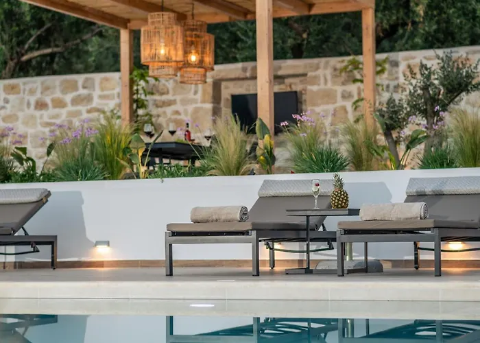 Villa - Heated Pool With Stunning Views, By Zantewize *