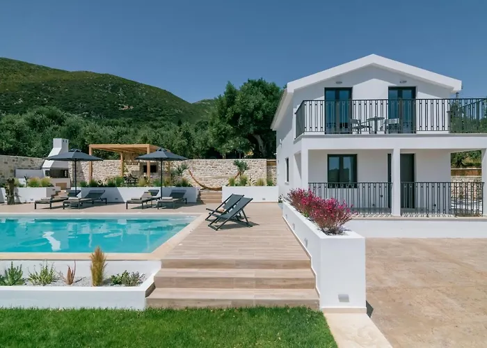 - Heated Pool With Stunning Views, By Zantewize *