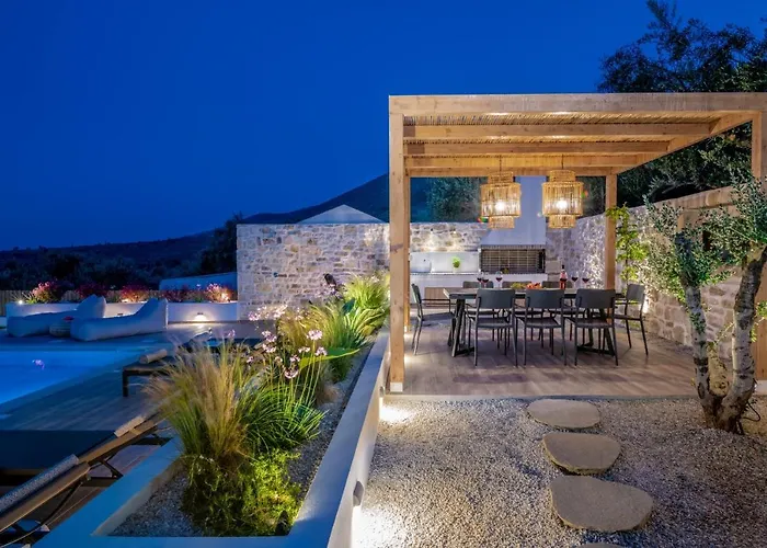 - Heated Pool With Stunning Views, By Zantewize *