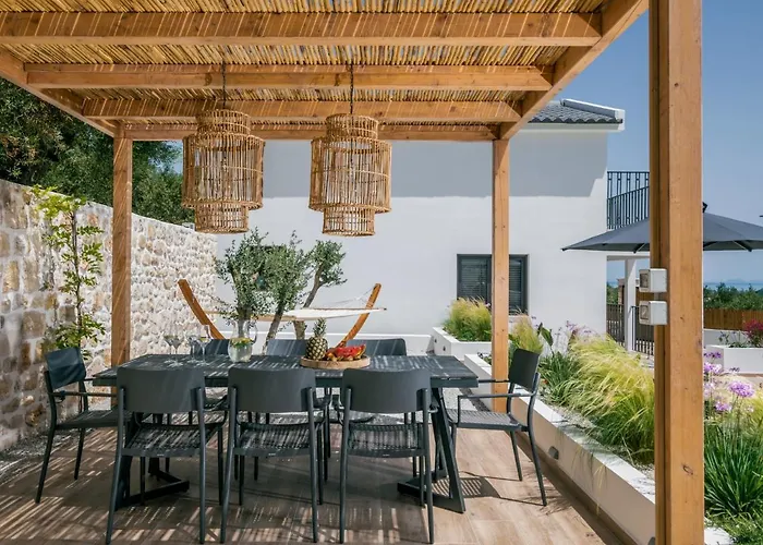 - Heated Pool With Stunning Views, By Zantewize Villa