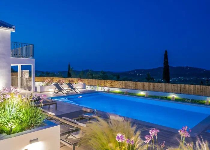 Villa - Heated Pool With Stunning Views, By Zantewize *