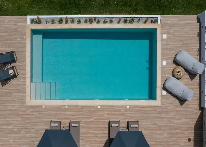 - Heated Pool With Stunning Views, By Zantewize