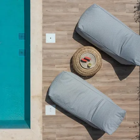 - Heated Pool With Stunning Views, By Zantewize 卡利地亚