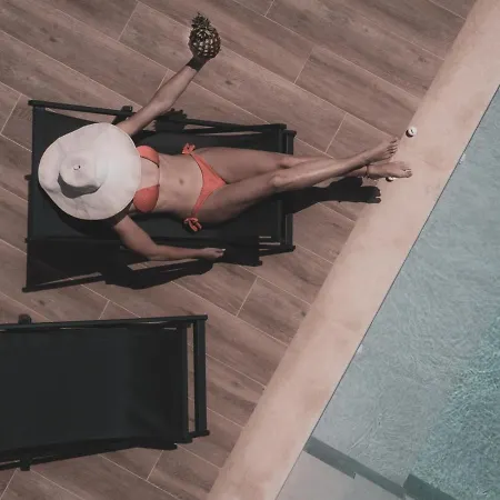 别墅 - Heated Pool With Stunning Views, By Zantewize