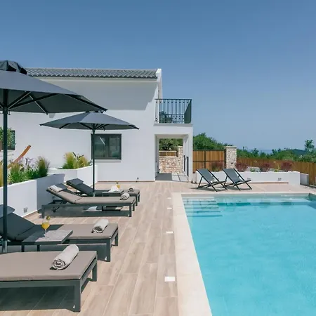 Vila - Heated Pool With Stunning Views, By Zantewize *