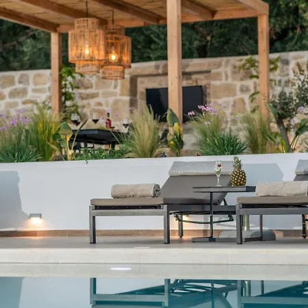 Villa - Heated Pool With Stunning Views, By Zantewize *