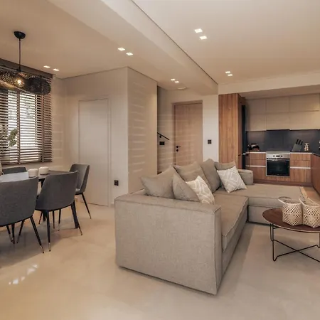 - Heated Pool With Stunning Views, By Zantewize *