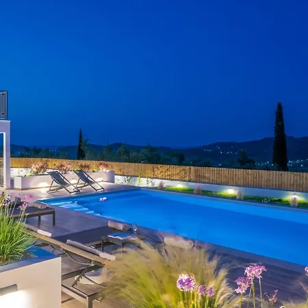 Villa - Heated Pool With Stunning Views, By Zantewize *
