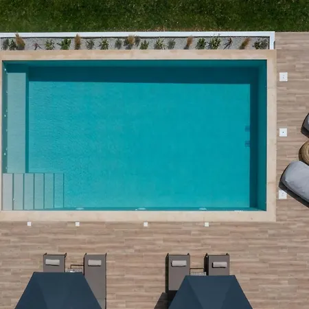 - Heated Pool With Stunning Views, By Zantewize