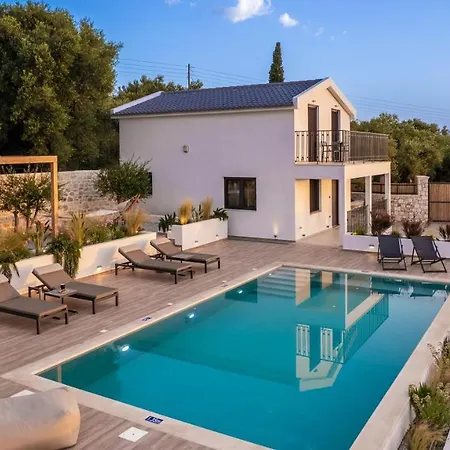 Villa - Heated Pool With Stunning Views, By Zantewize